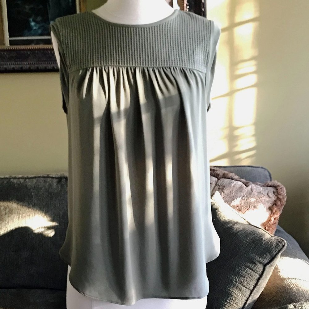 Ann Taylor Loft – Moss Green Sleeveless blouse